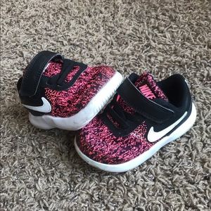 Toddler girls Nike shoes, size 5